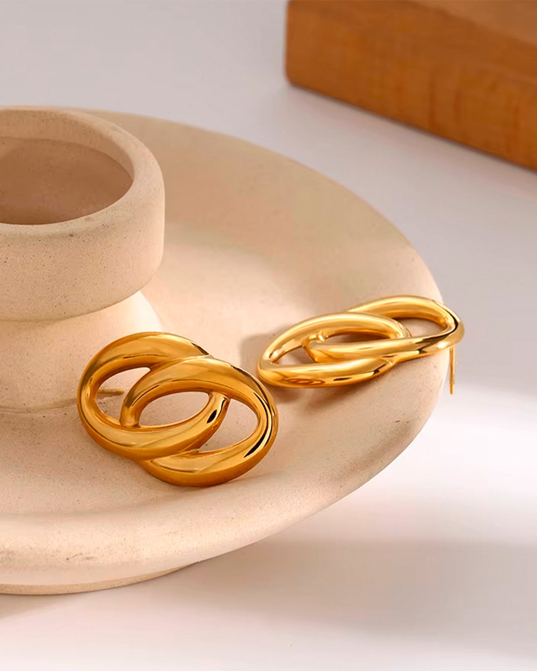 Aros Lazo Dorado con baño de oro 18K