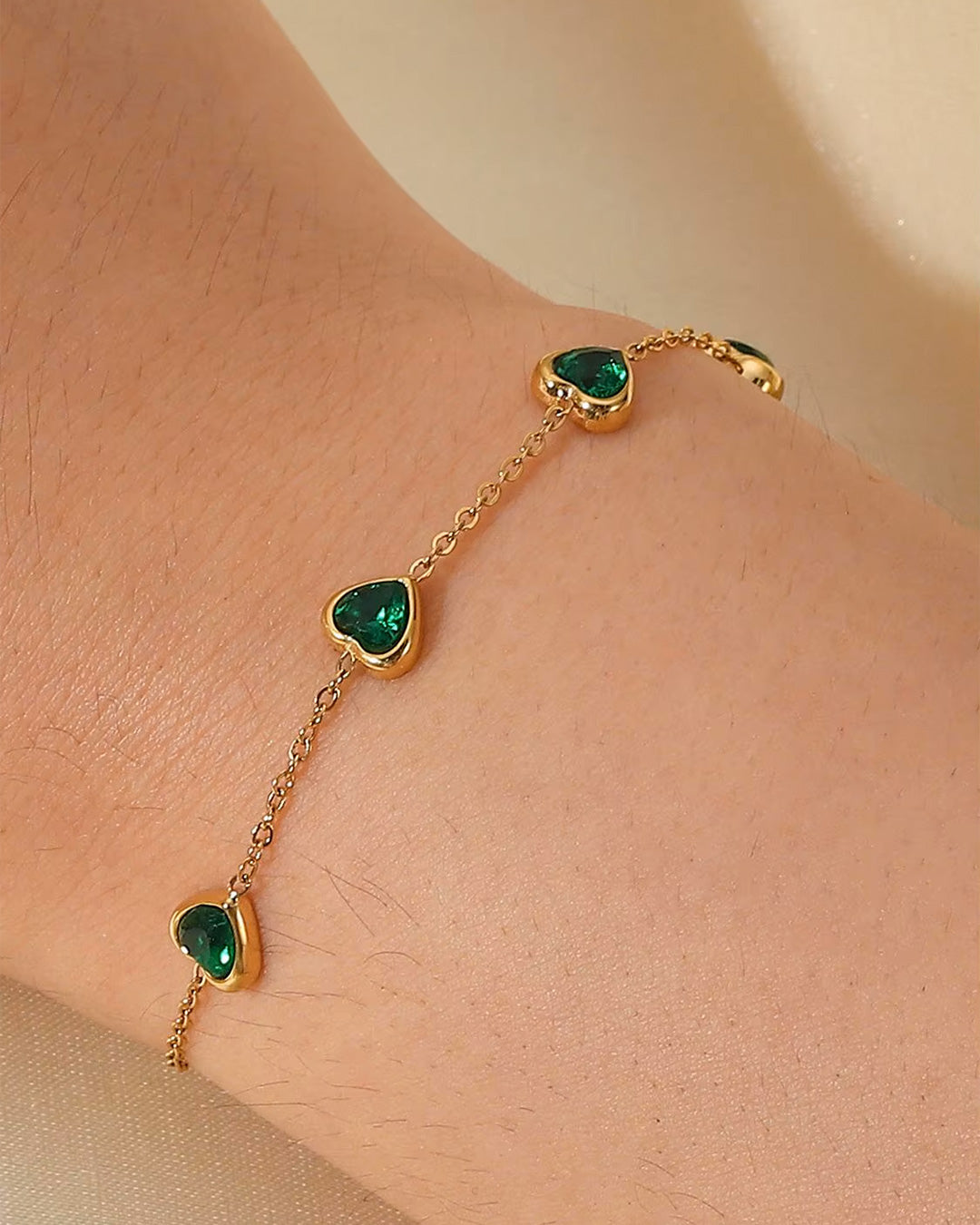 Pulsera Esmeralda con baño de oro 18K